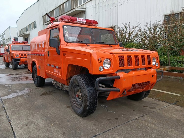 消防應(yīng)急運(yùn)水車(chē)2噸小型森林消防供水車(chē)北汽勇士四驅(qū)越野消防車(chē)