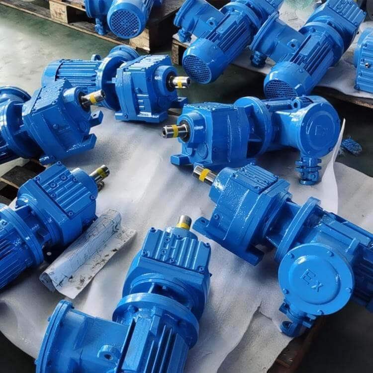 硬齒面減速電機(jī)應(yīng)用在皮帶輸送機(jī)性能穩(wěn)定邁傳傳動(dòng)
