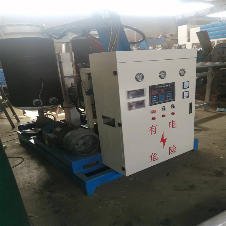 聚氨酯高壓發(fā)泡機(jī)廠家聚氨酯板材模具成型澆注管道發(fā)泡