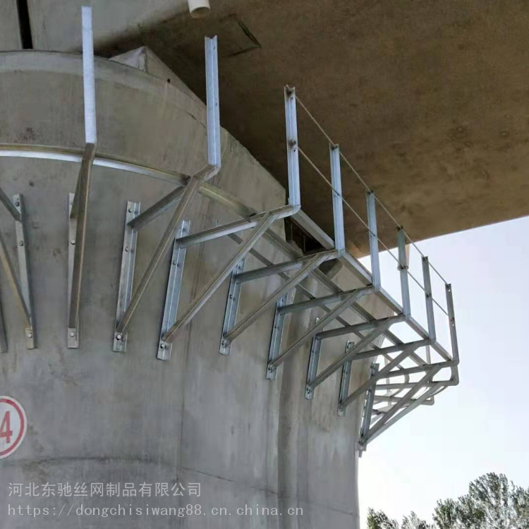東馳高鐵墩身檢修平臺-高速橋梁養(yǎng)護支架-鍍鋅吊籃