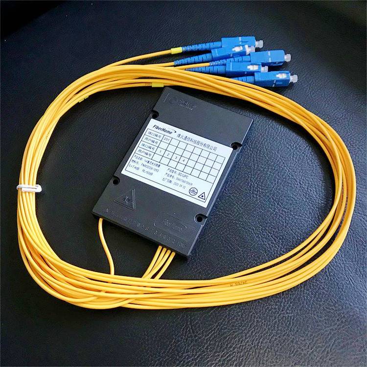 湖北回收烽火SC\/UPC方頭尾纖1分4盒式光分路器