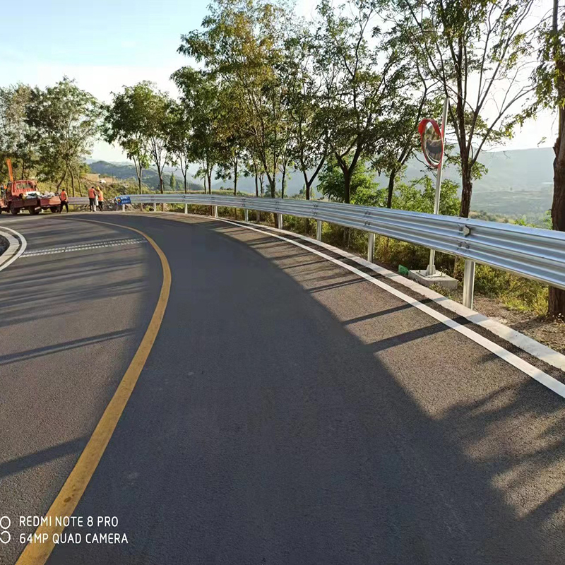 兩波三波波形護欄高速公路護欄板材熱鍍鋅噴塑鄉(xiāng)村道路防撞設施