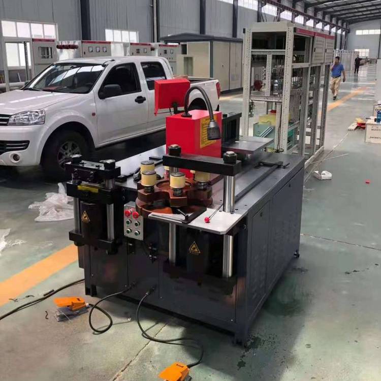知途機(jī)械供應(yīng)ZTMX-30磚塔式母線加工機(jī)，開(kāi)式數(shù)控折彎，方便高效，折彎角度準(zhǔn)確。