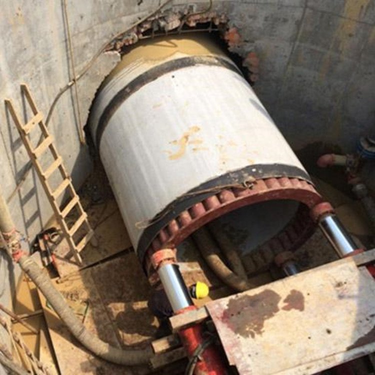 地下管道非開挖穿越頂管、過路頂管施工，不影響交通