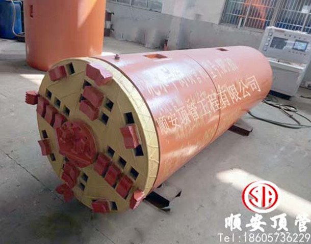 工地上破堅(jiān)硬巖石頭隧道開挖工地頂管工程施工設(shè)備