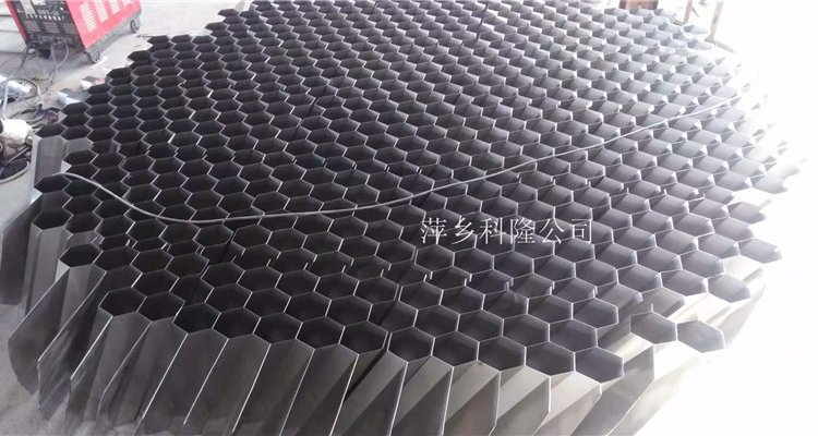 立式316L材質(zhì)金屬斜管填料生產(chǎn)車間現(xiàn)場(chǎng)江西萍鄉(xiāng)科隆填料