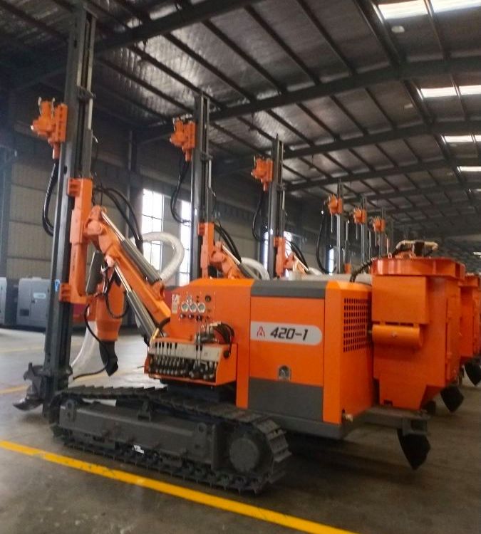 礦山打90-138mm孔徑石灰石鉆機志高ZGYX420B-1履帶式潛孔鉆機