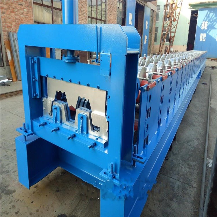 鄉(xiāng)村公路兩波波形護(hù)欄機(jī)310高速護(hù)欄設(shè)備全自動(dòng)彩鋼壓瓦機(jī)