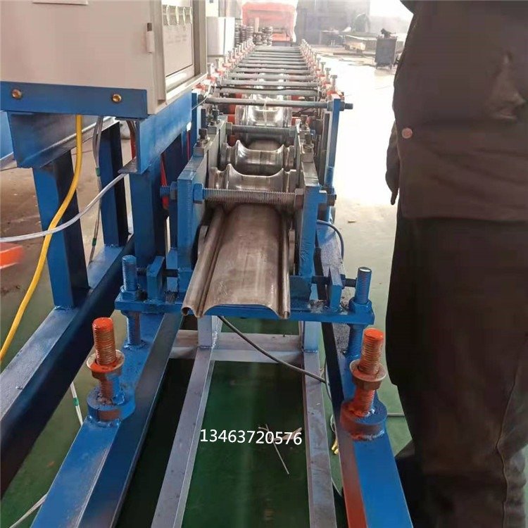 全自動125抗風(fēng)卷閘門設(shè)備奧式卷簾門機(jī)壓瓦機(jī)亞峰冷彎機(jī)