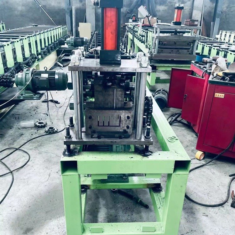 U型地槽成型機50-75-100U型槽壓瓦機數(shù)控彩鋼包邊機