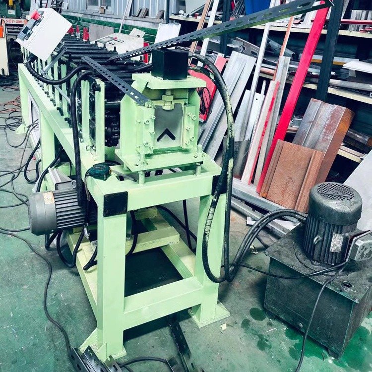 角鐵機(jī)全自動(dòng)50*50角鐵機(jī)器等邊三角鐵冷彎?rùn)C(jī)彩鋼壓瓦機(jī)設(shè)備