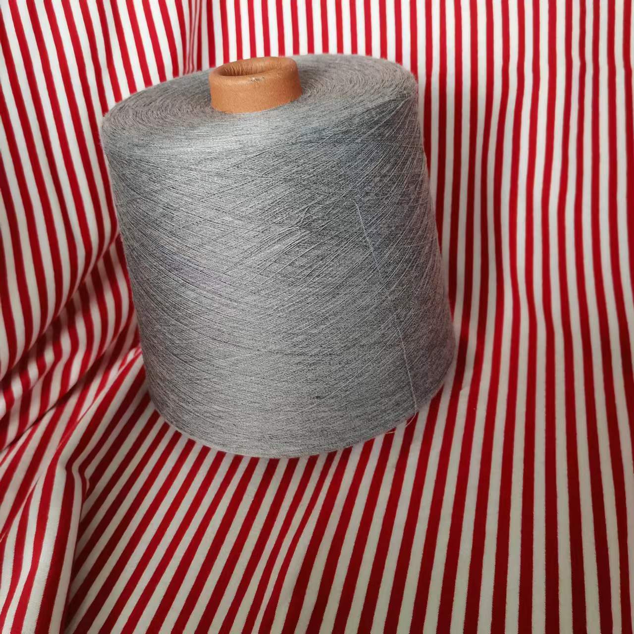 澤宇紡織黑竹炭50\/jc5032s40s賽絡(luò)紡粘膠基吸濕消臭紗