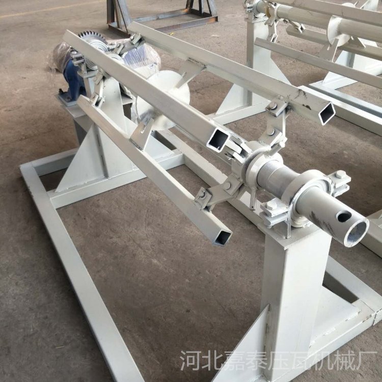 彩鋼卷普通漲緊上料架1米5T壓瓦機上料架子多規(guī)格可定制