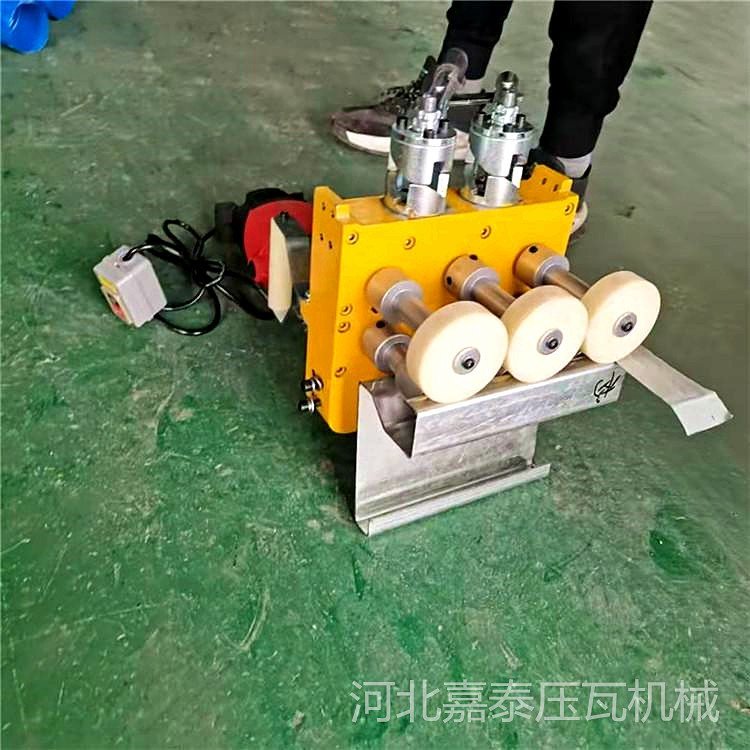 出售360°彩鋼瓦咬口機(jī)自動(dòng)鎖邊機(jī)屋面彩瓦收邊機(jī)實(shí)體工廠