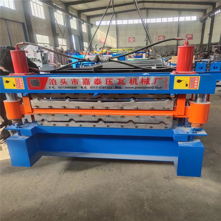 840-900雙層彩鋼瓦成型機(jī)器趕緊打電話咨詢嘉泰壓瓦機(jī)
