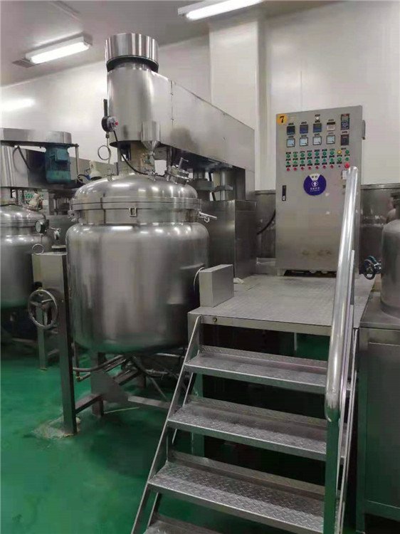 二手紅旗九成新真空均質(zhì)乳化機500升雙電機液壓升降乳化機組