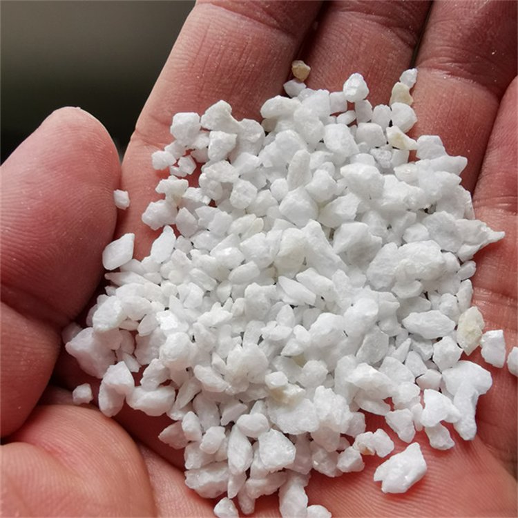 鋼板噴砂除銹2-3mm石英砂等級一級榮順生產廠家含量99
