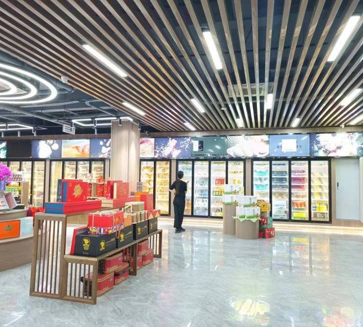 南陽(yáng)后補(bǔ)式冷庫(kù)電加熱玻璃門(mén)展示鮮花酒水滑道連鎖店