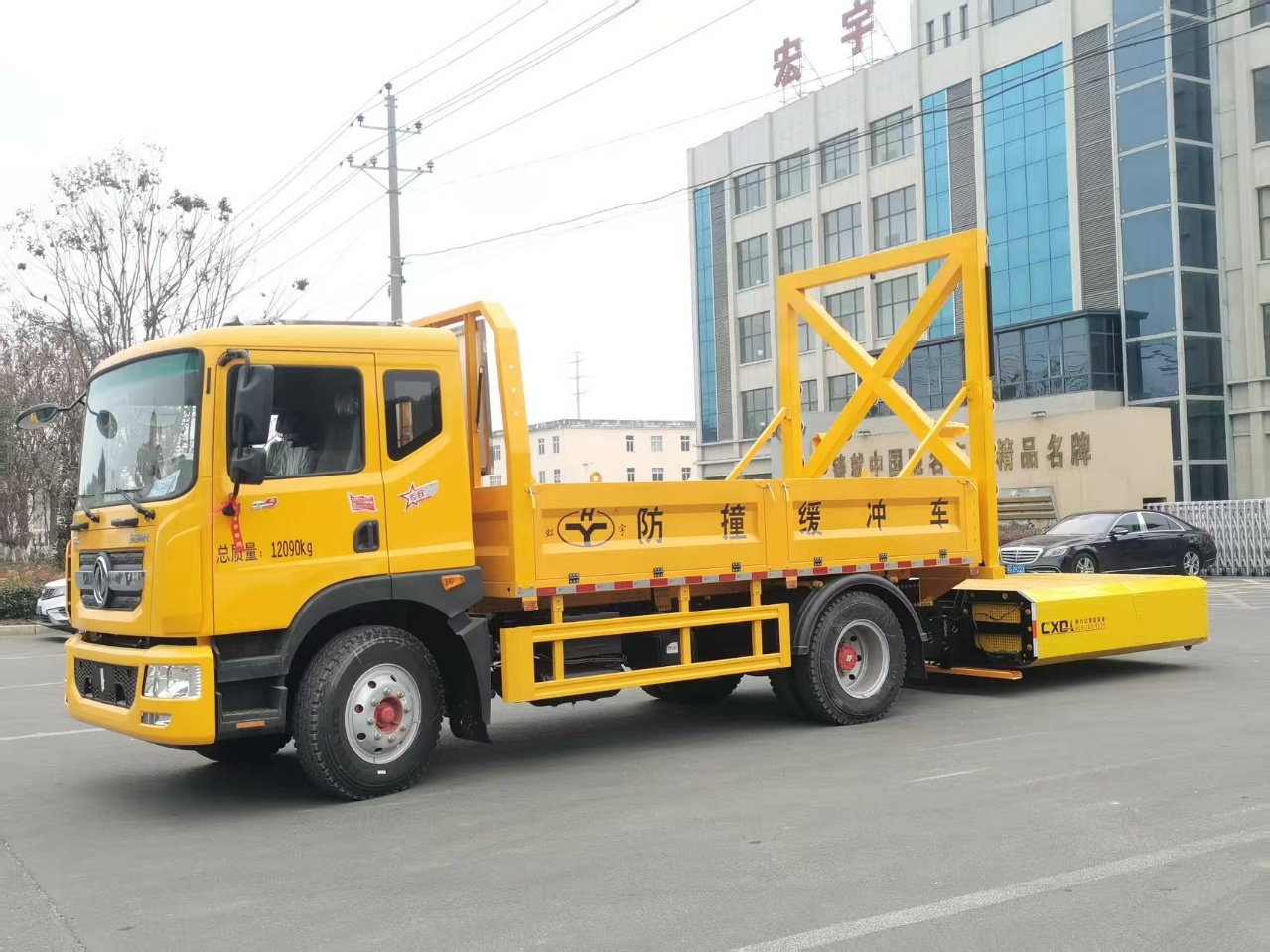 防撞緩沖車新款70k100k太陽能防撞車可蓄電節(jié)省成本廠家全國聯(lián)保