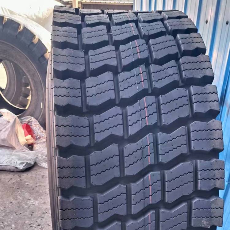 廠家現(xiàn)貨魯飛鏟車(chē)胎工程胎16\/70R20雪地胎16\/70-20裝載機(jī)輪胎