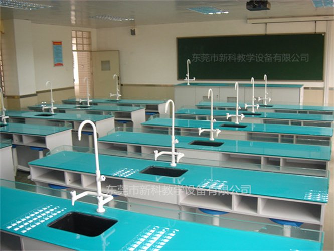 科學(xué)實(shí)驗(yàn)室（鋼化玻璃）中小學(xué)功能室成套設(shè)備多年專(zhuān)注現(xiàn)代教育裝備