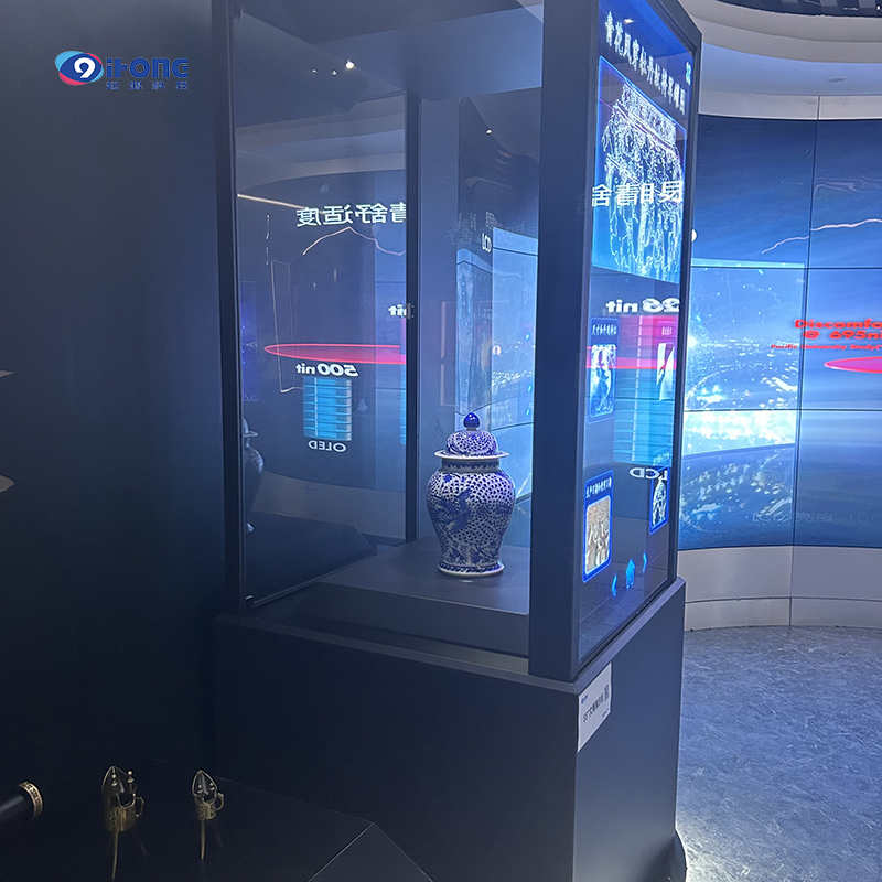 起鴻科技OLED透明屏應(yīng)用場景展會商場時尚店文博企業(yè)展覽新零售