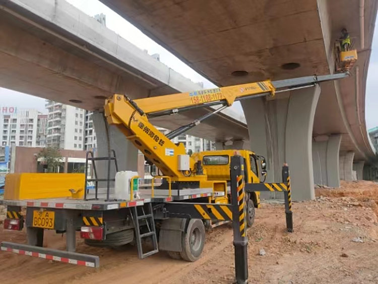 高空車出租路燈車徐工車載式升降機(jī)租賃應(yīng)用于橋梁隧道舞臺(tái)搭建