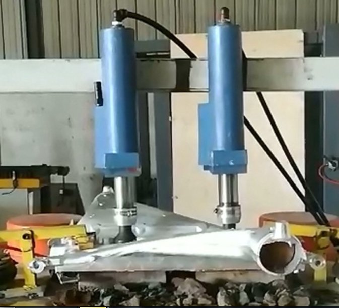 上海供應(yīng)氣動(dòng)震砂機(jī)清砂錘鑄件落砂機(jī)