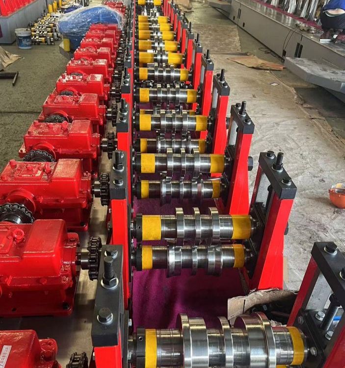 光伏支架生產(chǎn)設(shè)備抗震支架生產(chǎn)設(shè)備鋼跳板生產(chǎn)設(shè)備富昌機械