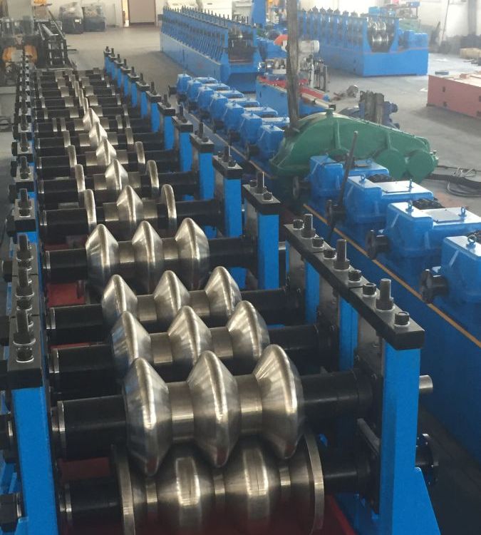 富昌機(jī)械高速波型護(hù)欄生產(chǎn)設(shè)備廠家三波鋼護(hù)欄生產(chǎn)機(jī)組