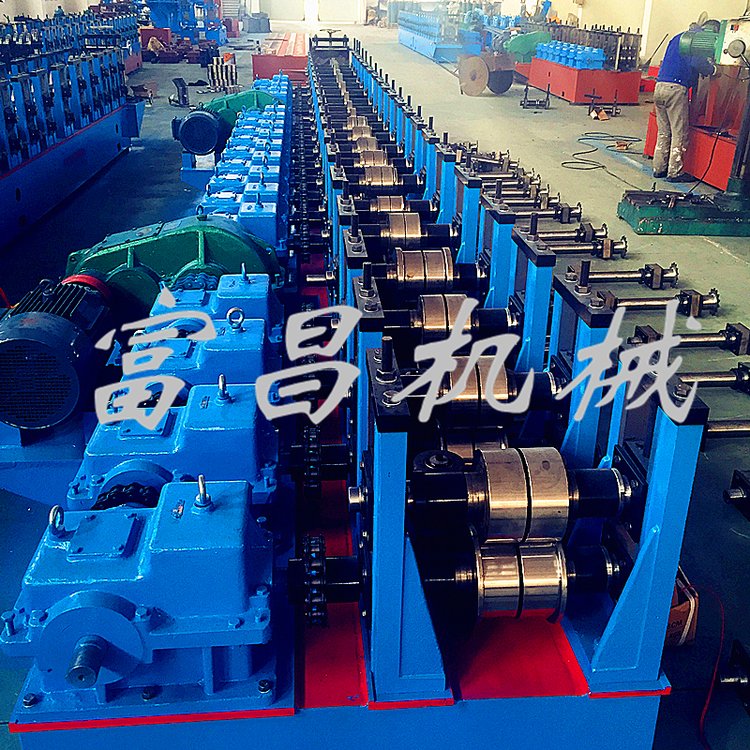 富昌冷彎太陽(yáng)能抗震支架一體成型機(jī)器全自動(dòng)光伏支架生產(chǎn)線設(shè)備