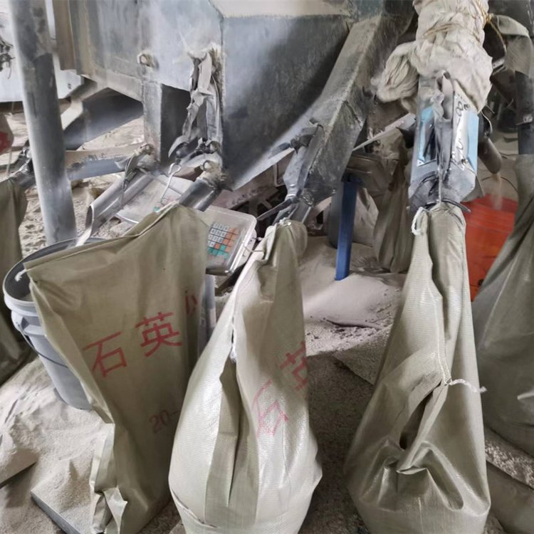 濕發(fā)生產(chǎn)雜質(zhì)含量低普通石英砂濾料實力廠家發(fā)貨