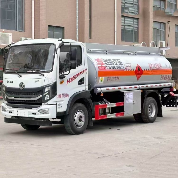 東風(fēng)華神HV3D8噸油罐車容積10.2立方加油車歐標(biāo)全套帶加油機(jī)