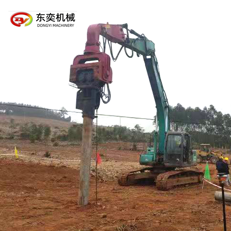 挖機(jī)打拔鋼板樁機(jī)改裝振動(dòng)打樁錘打光伏樁管樁U型鋼樁頭