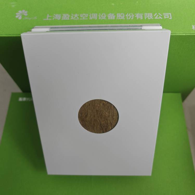 供應(yīng)彩鋼板隔墻工程材料機(jī)制板美觀、隔音、絕熱、保溫、抗震，防火性能優(yōu)良等特點(diǎn)