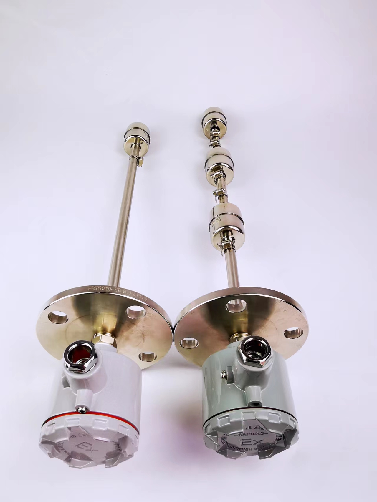 防爆浮球液位計(jì)單點(diǎn)測(cè)量法蘭連接制藥行業(yè)可用相位儀表
