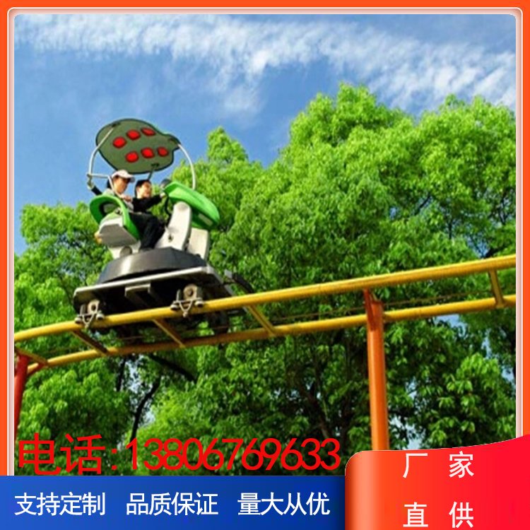 景區(qū)叢林穿越戶外叢林拓展廠家管軌式滑道設(shè)備網(wǎng)紅游樂設(shè)備