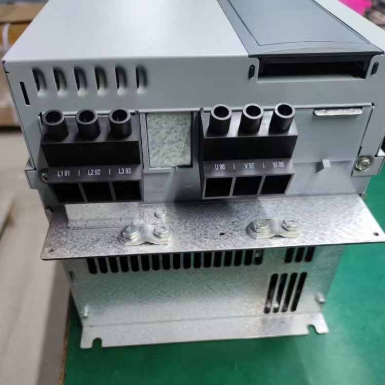 FC-101P37KT4E20HAL14變頻器故障缺相過流等故障維修
