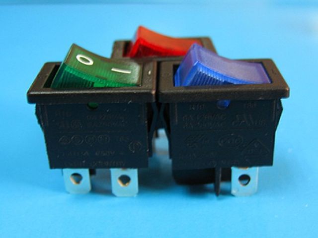 R9D2工具類四腳帶燈防誤碰電源船型翹板開關廠家