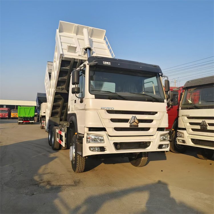 瑞鄆工程車32噸渣土運輸車前輪距52軸距500