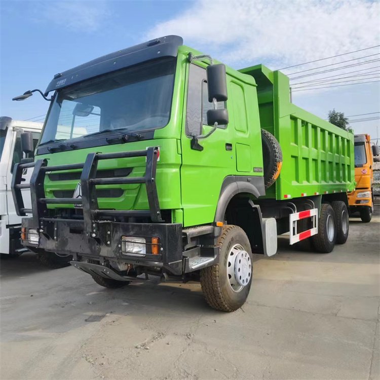 瑞鄆雙驅(qū)工程車32噸裝載力軸距5米