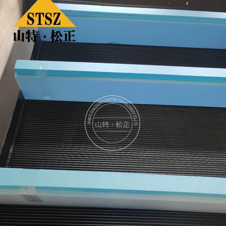 山特松正裝載機(jī)WA470-3專用柴油泵6151-71-1440全新配件