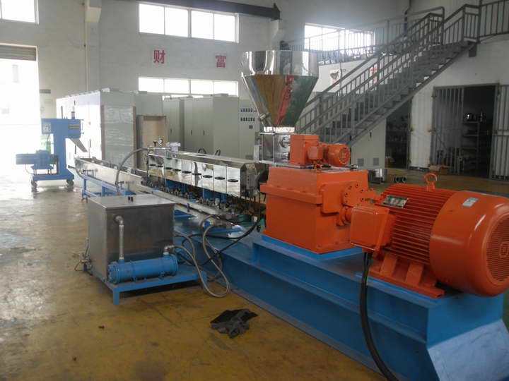 PP加玻纖造粒機(jī)、PE加玻纖造粒機(jī)，PA（尼龍）加玻纖造粒機(jī)