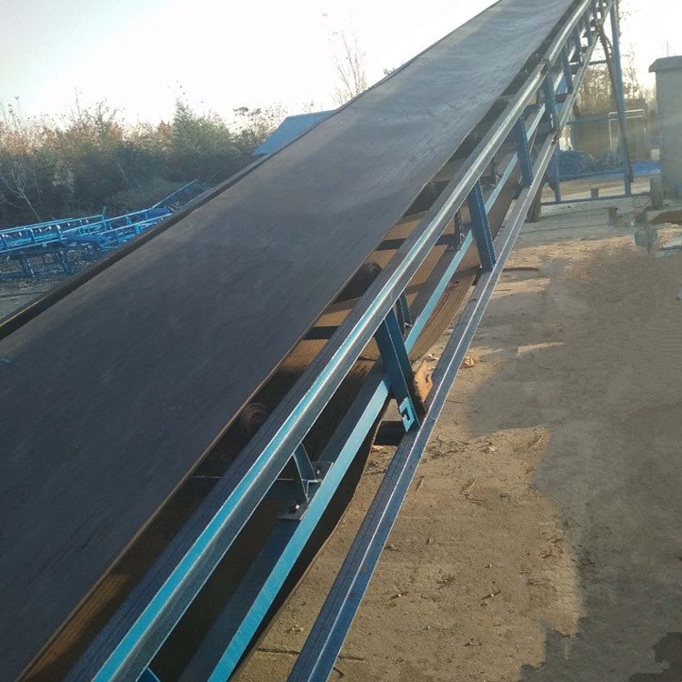 玉米粒高格擋輸送機爬坡帶式運輸機直行皮帶機y2
