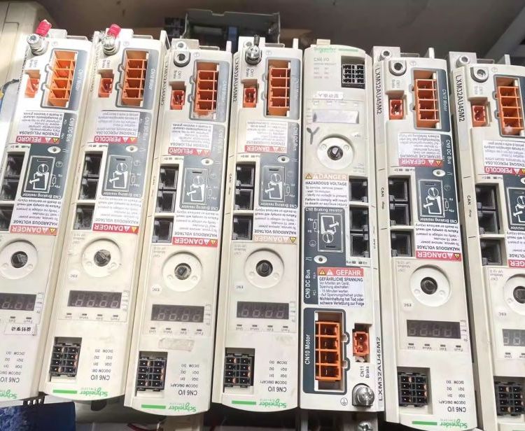 代理商LXM32ICAN施耐德Lexium32i原裝正品LXM32i控制驅(qū)動單元