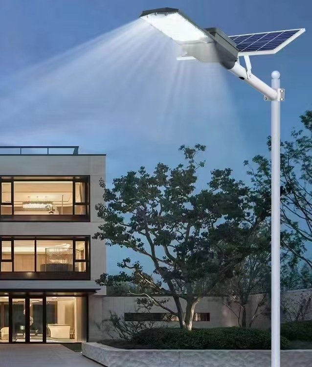 太陽能路燈廠家5米40W農(nóng)村建設(shè)燈具定制墻壁款電線桿款