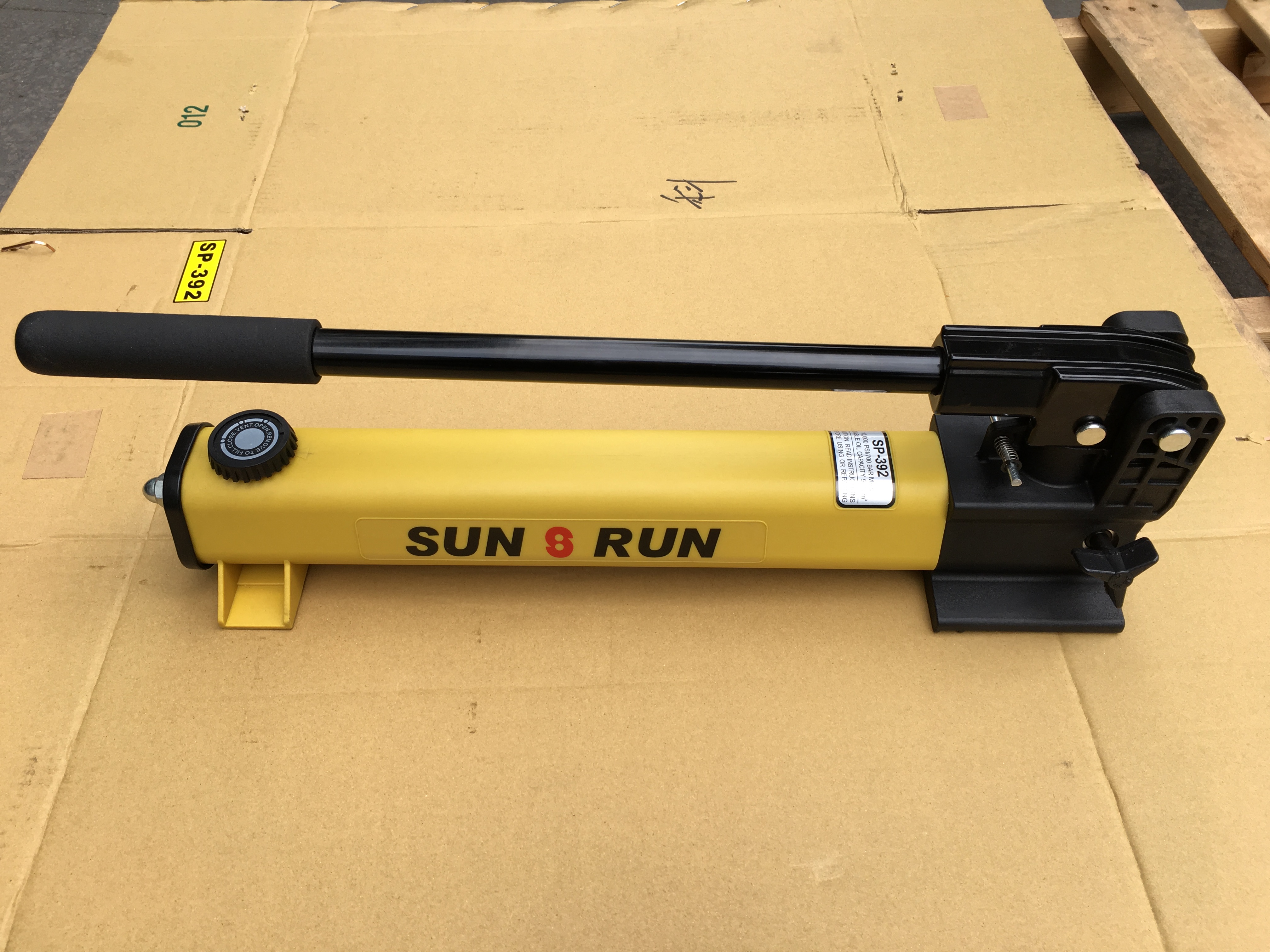 SUNRUN手動液壓泵SP-392進(jìn)口巨輪興雙速輕型手動泵700bar10000psi