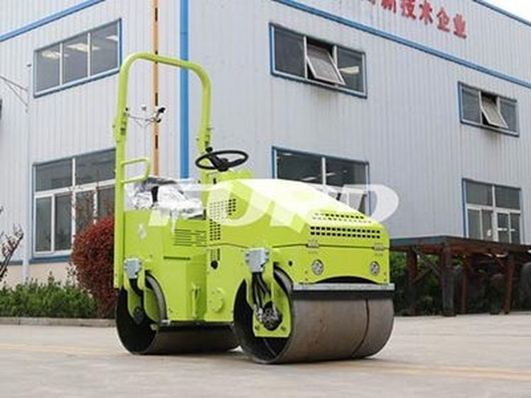 890小壓路機(jī)綠色款液壓雙驅(qū)體積小巧行走靈活
