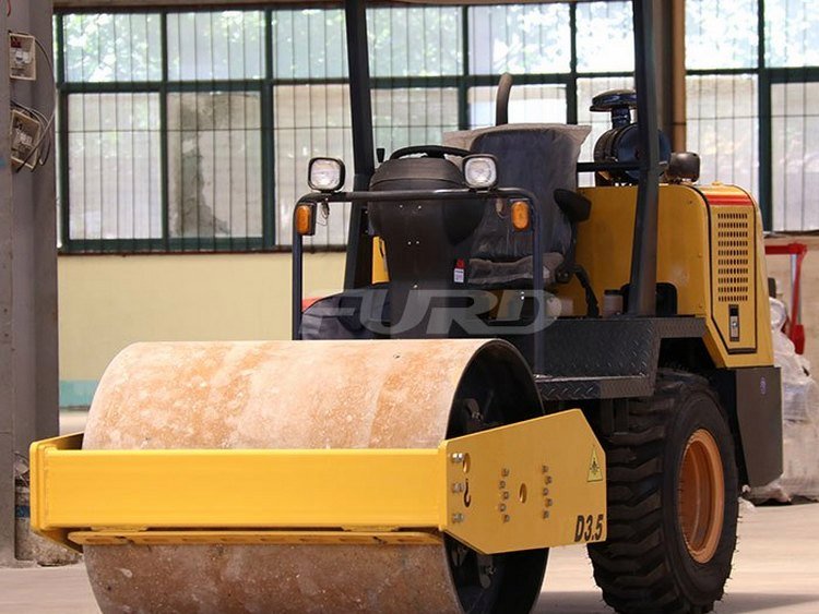 FD3.5t振動(dòng)壓路機(jī)小型基礎(chǔ)壓實(shí)機(jī)械結(jié)構(gòu)緊湊