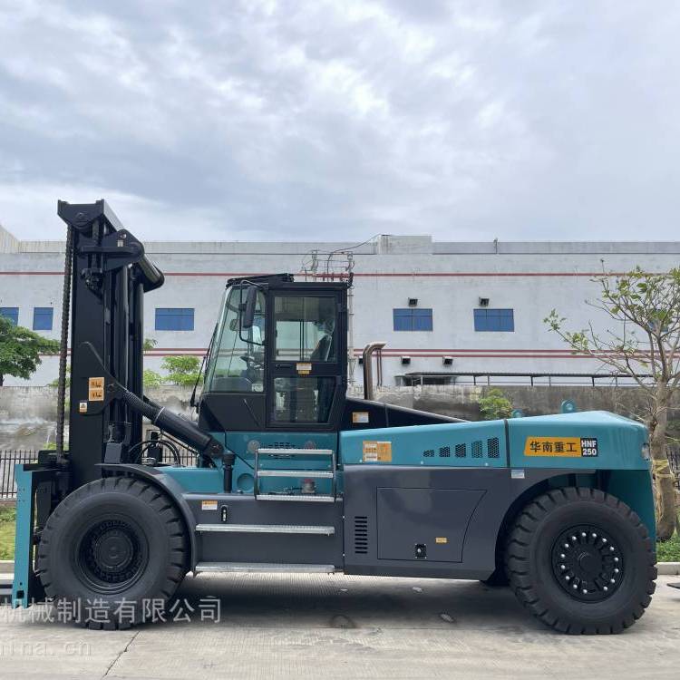 華南重工HNF250-2型25噸內(nèi)燃叉車鋼卷裝卸設備